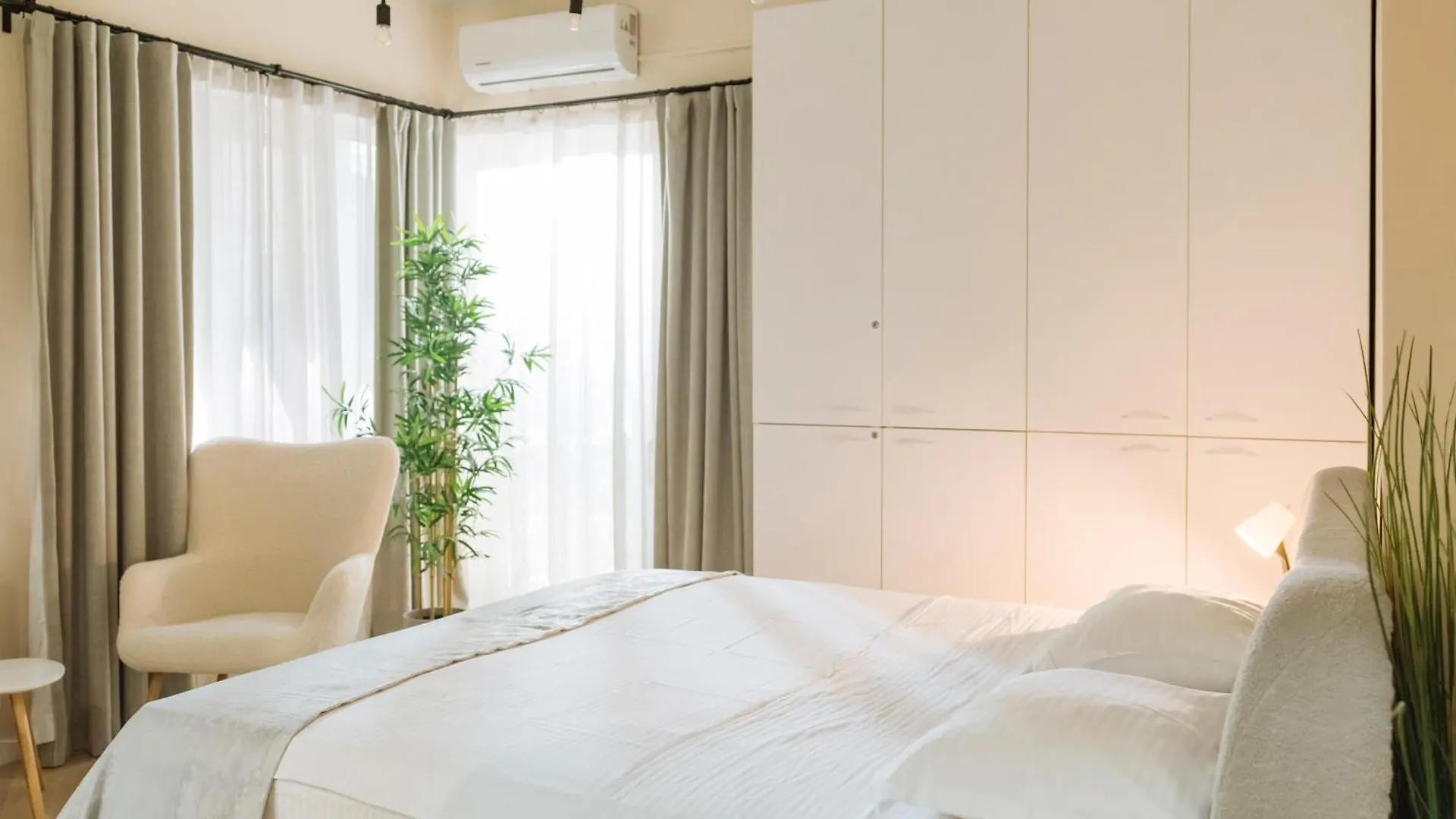 Downtown Central Oasis - Secured Parking Nearby - Self Check In - Metro Station At 1Min Bukarest Románia