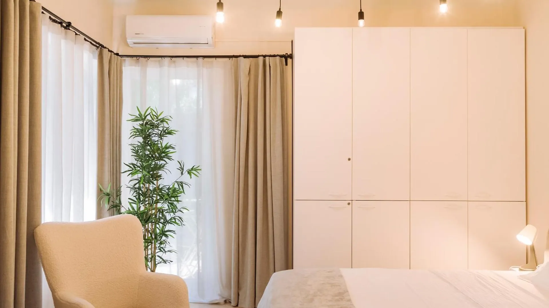 Downtown Central Oasis - Secured Parking Nearby - Self Check In - Metro Station At 1Min Bucureşti 0*,  România