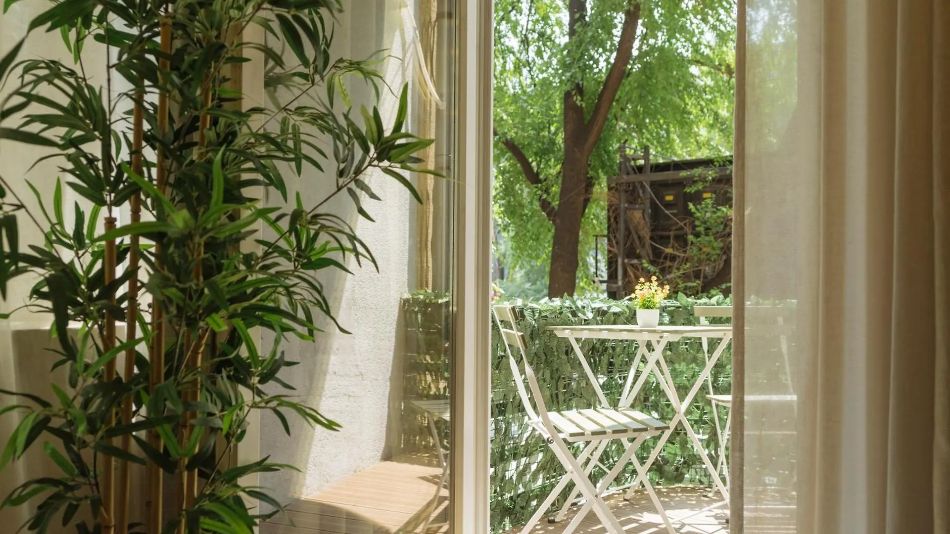 Downtown Central Oasis - Secured Parking Nearby - Self Check In - Metro Station At 1Min Bucureşti