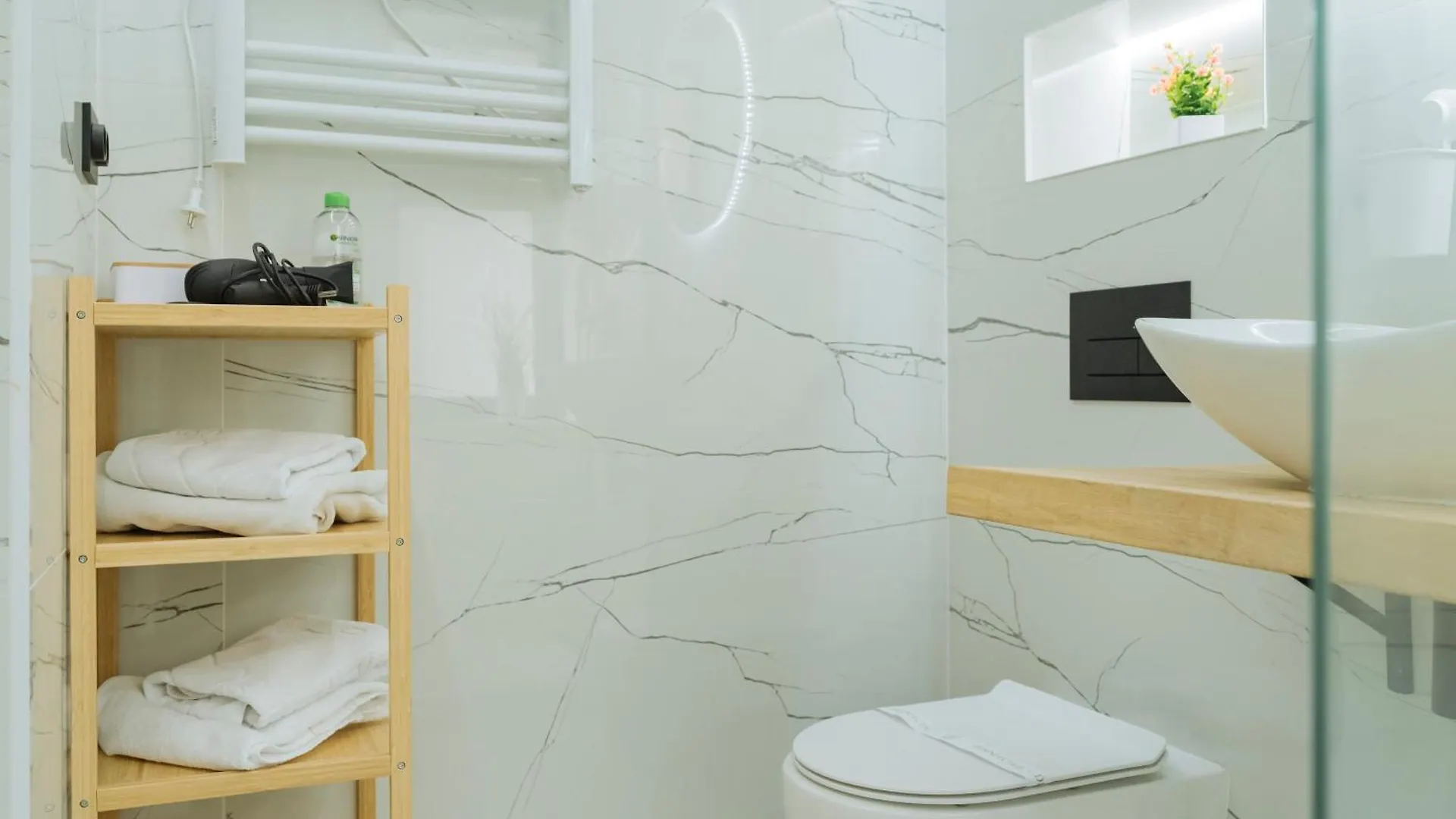 Downtown Central Oasis - Secured Parking Nearby - Self Check In - Metro Station At 1Min Bucureşti
