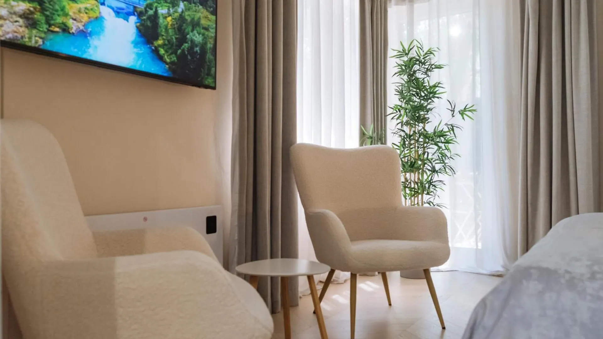 Downtown Central Oasis - Secured Parking Nearby - Self Check In - Metro Station At 1Min Bucureşti Apartament